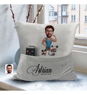 BK Gift Kişiye Özel Erkek Fitness Karikatür Tasarımlı Organizer Kumanda ve Atıştırmalık Cepli Gri Kırlent Yastık-1 Arkadaşa Hediye, Cepli Yastık