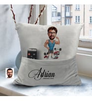 BK Gift Kişiye Özel Erkek Fitness Karikatür Tasarımlı Organizer Kumanda ve Atıştırmalık Cepli Gri Kırlent Yastık-1 Arkadaşa Hediye, Cepli Yastık