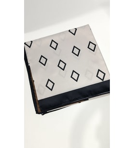 Geometrik Elegance Kare Desen Fular – Kahve & Siyah