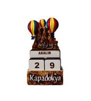 Renkli Dekoratif Hediyelik Masa Takvimi - Cappadocia Temalı, Süs Eşyası ve Pratik Tarih Gösterimi (Kahverengi)