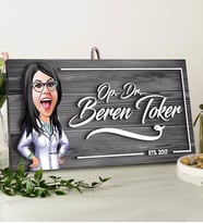 BK Gift Kişiye Özel Doktor Karikatürlü Gri Dekoratif Ahşap Tabela