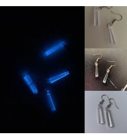Şeffaf Renk Gece Mavi Neon Olan Çubuk Şekilli Gümüş Aksesuarlı Küpe Epoksi El Yapımı Hediyelik