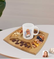 BK Gift Kişiye Özel Kadın Karikatürlü Beyaz Kupa ve Doğal Masif Ahşap 4 Bölmeli Sunum Tabağı Çerezlik Hediye Seti-18