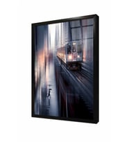Tablosan Yağmurda Metro İstasyonu Çerçeveli Cam Tablo