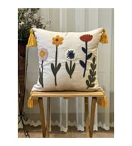 TEKLİ PUNCH İŞLEMELİ ÇİÇEKLİ FLOWERS PANÇLI NAKIŞLI DEKORATİF KIRLENT KILIFI 35X50 (Kırmızı)