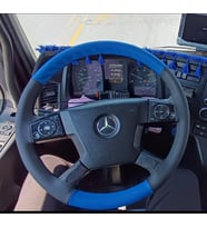 DİKİŞLİ DİREKSİYON KILIFI SİYAH DERİ MAVİ DERİ SİYAH DİKİŞLİ MERCEDES TIR KAMYON (fotodaki)