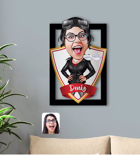 BK Gift Kişiye Özel İsimli Kadın Pilot Karikatürlü 3D Ahşap Tablo