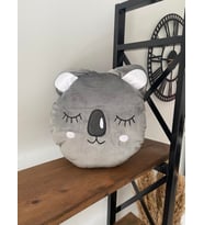Gri Peluş Panda Tasarımlı Yastık