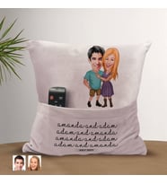 BK Gift Kişiye Özel Sevgililer Karikatür Tasarımlı Organizer Kumanda ve Atıştırmalık Cepli Pembe Kırlent Yastık-80 Arkadaşa Hediye, Cepli Yastık