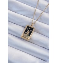 316L Çelik Zincir Renk Zirkon Taşlı Siyah Mineli Kız Figürlü Tarot Kolye TJ-BKO9227