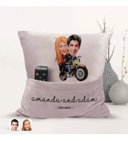 BK Gift Kişiye Özel Sevgililer Karikatür Tasarımlı Organizer Kumanda ve Atıştırmalık Cepli Pembe Kırlent Yastık-17 Arkadaşa Hediye, Cepli Yastık