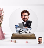 BK Gift Kişiye Özel Erkek Genel Müdür Karikatürlü Yuvarlak Ahşap Standlı Biblo-1