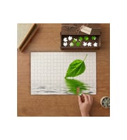 Yeşil Yaprağın Suya Yansıması Tasarımı 240 parça Ahşap Puzzle Ahşap Kutuda MP02456