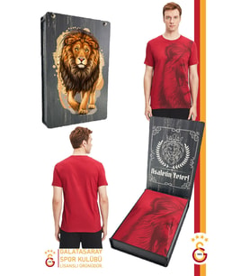 Galatasaray Orijinal Lisanslı Aslan Baskılı Kırmızı T-Shirt Hediyelik Ahşap Kutulu (Kırmızı)