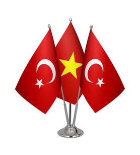 Masa Üstü Vietnam Bayrağı Türk Bayrağı Üçlü Krom Direk Masa Bayrak Seti