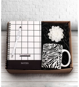 Kişiye Özel Spiralli Desenli Defter & Kişiye Özel Toucpen Kalem & Baskılı Kupa & Dekoratif Mum Hediye Seti