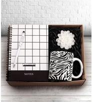 Kişiye Özel Spiralli Desenli Defter & Kişiye Özel Toucpen Kalem & Baskılı Kupa & Dekoratif Mum Hediye Seti
