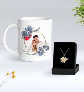Sevgiliye Yılbaşı Hediyesi BK Gift Kişiye Özel İsimli Yılbaşı Tasarımlı Beyaz Kupa Bardak ve Papatya Kolye Hediye Seti-5, Sevgiliye Hediye, İsimli Kolye