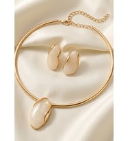 Beyaz Doğal Taş Görünümlü Gold Choker Kolye ve Küpe Takımı