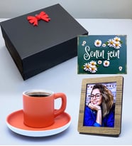 Size Özel Fotoğraflı Özel Hediye Seti - Kutusunda Renkli Kahve Fincanı (Turuncu)