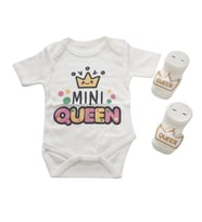 Hoşgeldin Bebek, Yenidoğan Kız Bebek, Mini Queen, Baskılı Badi Çorap Hediye Seti