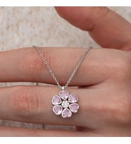 Gümüş Pembe Kalpli Çiçek Kadın Kolye
