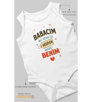Babacım Bu Sene Ki Hediyen Geldi Benim Baskılı Bebek Zıbını – Çıtçıtlı Body  %100 Pamuk Sıfır Kol (Beyaz)