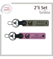 Öğretmenine Hediye, Bozkurt Ve Ayyıldız Desenli Ve İsim Yazılan Anahtarlık Takımı, Kül Gri-Pembe (Çok Renkli)