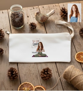Kişiye Özel Karikatürlü Yoga Lover Motivasyon Kalemlik Ham Bez Doğum Günü Hediyesi