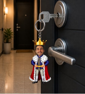 Kişiye Özel Kral Karikatür Anahtarlık – Fotoğraflı Taçlı Premium Hediyelik Taçlı Kral Karikatür Anahtarlık