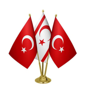 Masa Üstü KKTC Bayrağı Türk Bayrağı Üçlü Pirinç Direk Masa Bayrak Seti