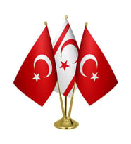 Masa Üstü KKTC Bayrağı Türk Bayrağı Üçlü Pirinç Direk Masa Bayrak Seti