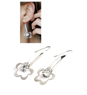 Swarovski taşlı çiçek figürlü sallantılı gümüş küpe