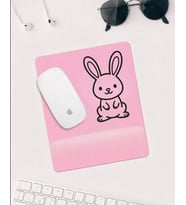 Sevimli Tavşan Desenli Mousepad – Pembe Zemin Kaymaz Tabanlı Mouse Pad
