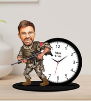 Kişiye Özel Karikatürlü Asker Ahşap Biblo Masa Saati