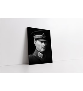 Askeri Kıyafetiyle Genç Atatürk Kanvas Tablo