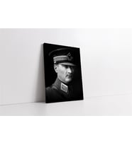 Askeri Kıyafetiyle Genç Atatürk Kanvas Tablo