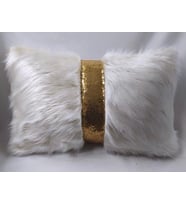 YILMAZHOME Peluş Dikdörtgen Şeritli Kırlent Kılıfı - (Kemik Peluş-Gold Şeritli)
