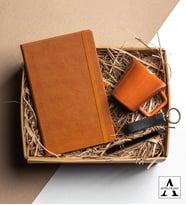 Taba Rengi Termo Deri Defter - Kahverengi Toprak Kupa- Anahtarlık - Kalem -  Özel Tasarım Hediye Kutusu No:58