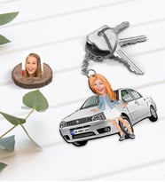 BK Gift Kişiye Özel Kadın Fiat Albea Figürlü Plakalı Ahşap Karikatür Anahtarlık-2