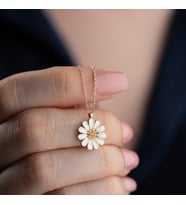 Vaoov 925 Ayar Gümüş Beyaz Papatya Kolye (Rose)