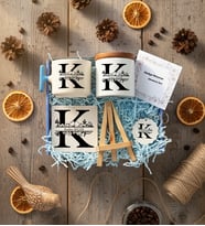 Kişiye Özel K Harfli İsimli Hediye Kutusu - Kişiye Özel T Kupa, Seramik Kalemlik, Dekoratif Taş İsimlik, Güneş Anahtarlık Doğum Günü Hediyesi (Mavi)