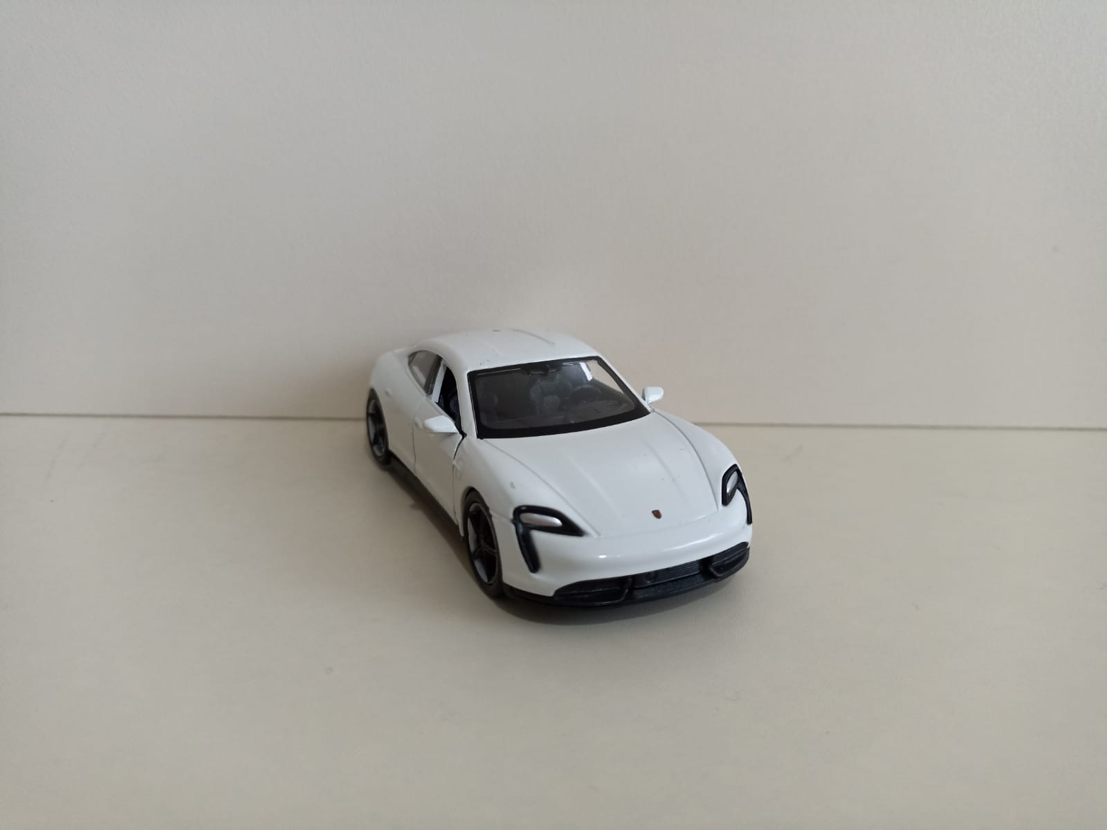 Porsche Taycan Turbo S Metal Model Oyuncak Araba 12 Cm ( ÖZEL PLAKALI ) (Beyaz)