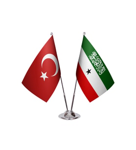 Somaliland İkili Masa Bayrağı