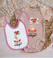 BK Kids Kişiye Özel Mekanın Sahibi Geliyor Tasarımlı Pembe %100 Pamuklu Kısa Kol Bebek Body Zıbın ve Mama Önlüğü Hediye Seti