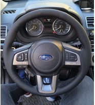 DİKİŞLİ DİREKSİYON KILIFI SİYAH DERİ MAVİ DİKİŞLİ SUBARU FORESTER İÇİN