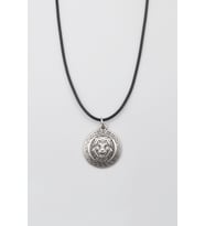 Kabartmalı Aslan Madalyon Kolye - PU Deri İp Zincirli Unisex Gümüş Kaplama - 60 cm
