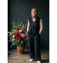 Yumoş Ponpon Düğmeli Yelek - Siyah