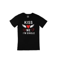 Kiss Me I am Single Siyah Tişört
