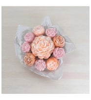 Solmaz  Soft Turuncu  Gül Buketi Çiçek Buketi Gül Çiçek Demeti Sevgili Özel Nişan İsteme  Doğum Günü Hediye Kokulu Mum Sıradışı Farklı Hediyelik (Pudra Pembe)